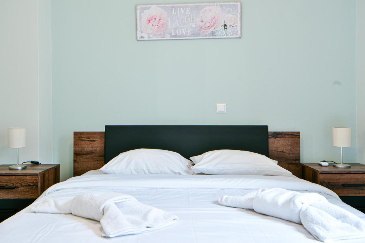 Comfy Home Next To Metro Athena Bagian luar foto